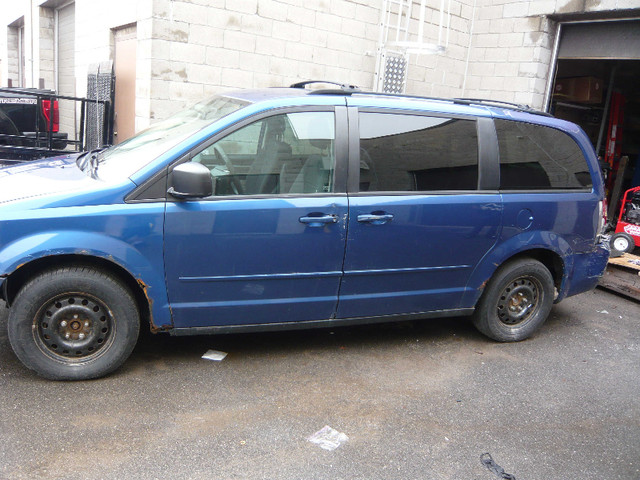 2010 Dodge Grand Caravan in Cars & Trucks in Mississauga / Peel Region - Image 3