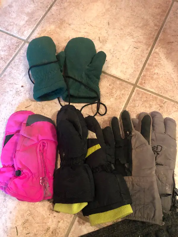 Mitts for kids age 2-4 in Clothing - 2T in Kitchener / Waterloo - Image 3