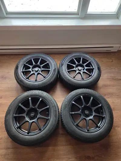 4 mag Fast 16 po 5 x 114,3 Center bore 73,1 1 des 4 mags à été accroché. Les pneus sont encore bon p...