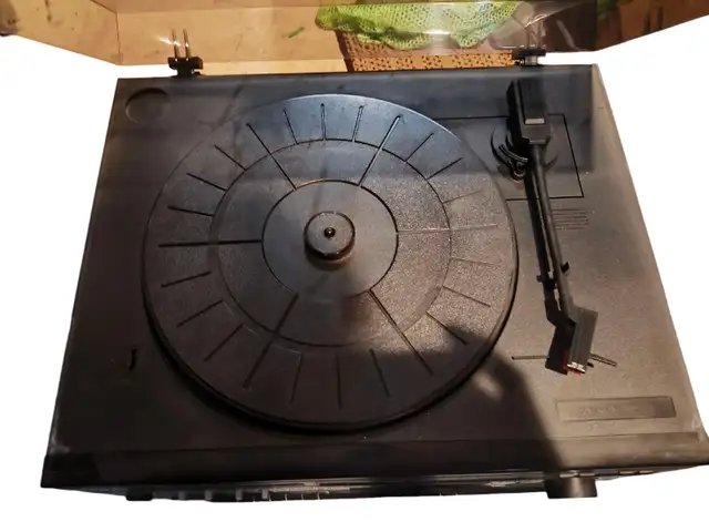 Vintage Panasonic SGD16 stereo system with turntable and cassett in Stereo Systems & Home Theatre in St. Albert - Image 5