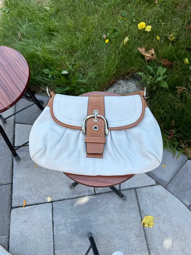 Vintage Coach Satchel in Women's - Bags & Wallets in City of Toronto - Image 2