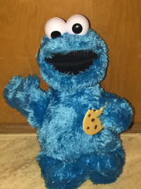 Feed Me Cookie Monster-Talking Vibrating 14” Sesame Street Plush