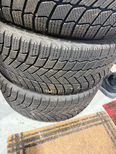 Like new on rims balanced for all Japanese cars and hundai bolt patern originali from Lexus