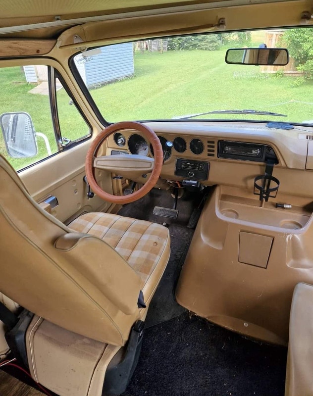 Rent Vanna White, the Retro Campervan RVs & Motorhomes Winnipeg