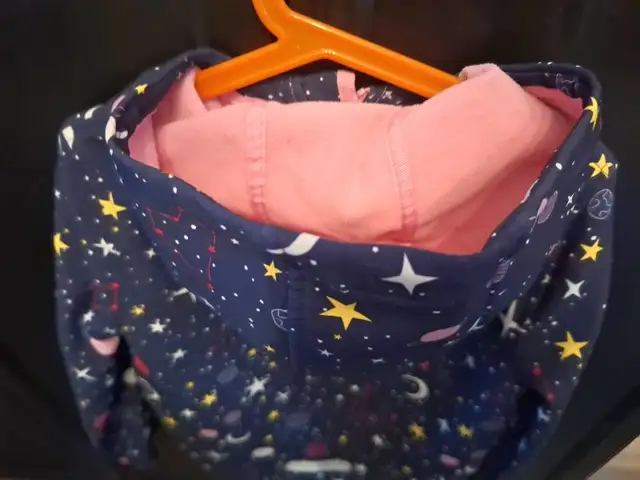 Fall Spring Softshell fleece lined hooded jacket, kids size 6 in Kids & Youth in Hamilton - Image 7