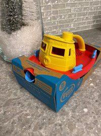 Tug boat baby toy (Green Toy) 