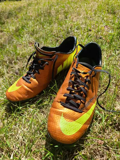 Nike mercurial soccer cleats size US 8.5, View more