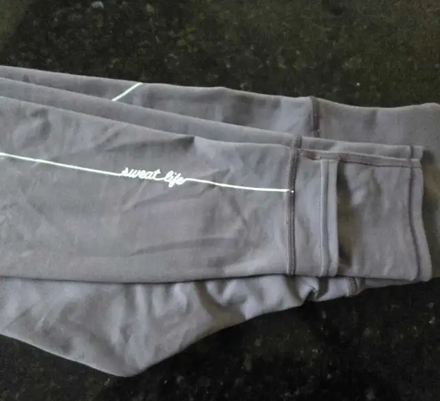 Lulu & Puma Workout Pants S-M Women / XL Girls in Women's - Bottoms in Gatineau - Image 7