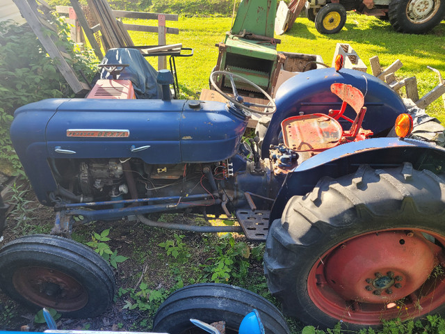 Tracteur Ford Dextra Diesel & Gaz dans Équipement agricole  à Lévis - Image 2