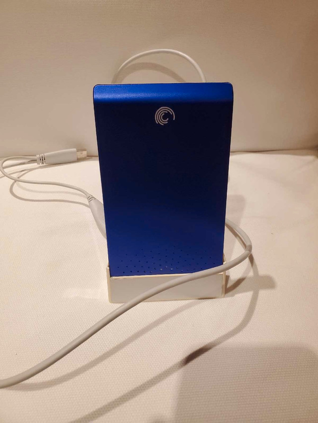 Seagate External Hardrive - Freeagent Go in Flash Memory & USB Sticks in Ottawa - Image 2