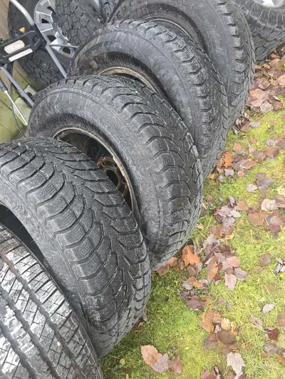 265 70 17 winter tires on steel wheels .6x139.7 bolt pattern .500obo