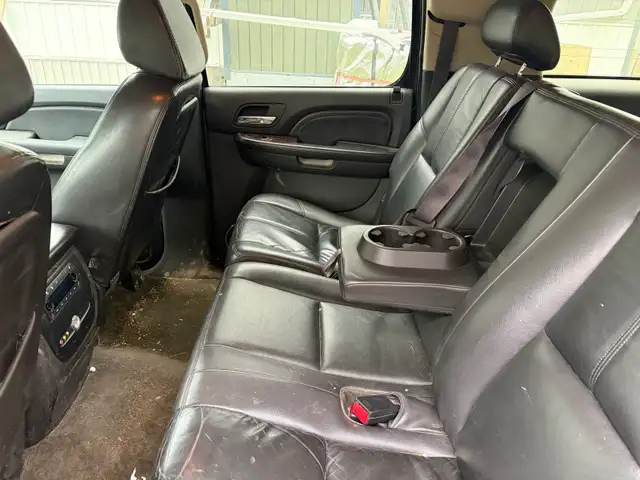 Chevy suburban 597791598236160006