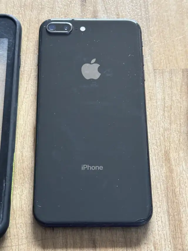 IPhone 8 Plus for sale in Cell Phones in Penticton - Image 3