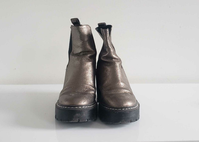 Metallic Leather Chunky Heel Lig Sole Boot - Size 6.5 / 7 in Women's - Shoes in City of Toronto - Image 3