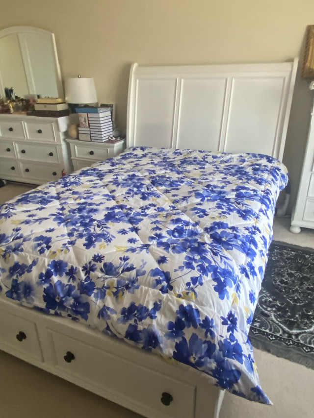 Queen size white wood bed with new bamboo mattress for sale!! in Beds & Mattresses in Oakville / Halton Region