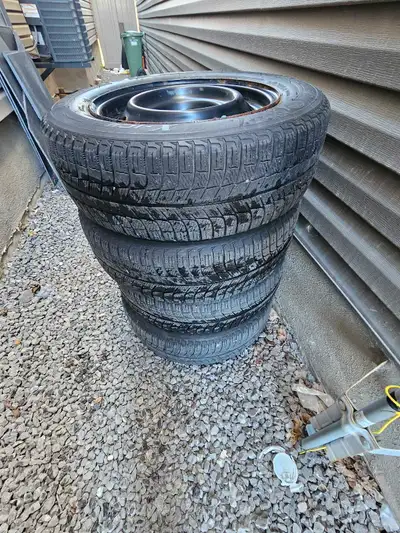 Michlein x-ice winter tires on rims 205/65/16 tire size 5 bolt...5x114.3 rims size Tires have anothe...