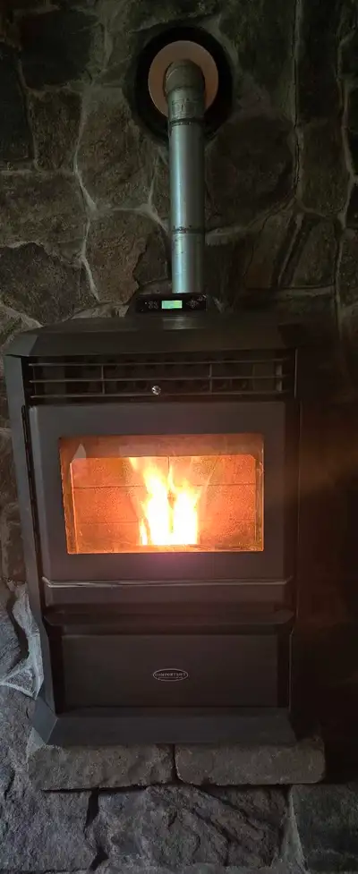 Comfortbilt Pellet Stove Paid $3000 Please use link for more detail on this model. https://comfortbi...