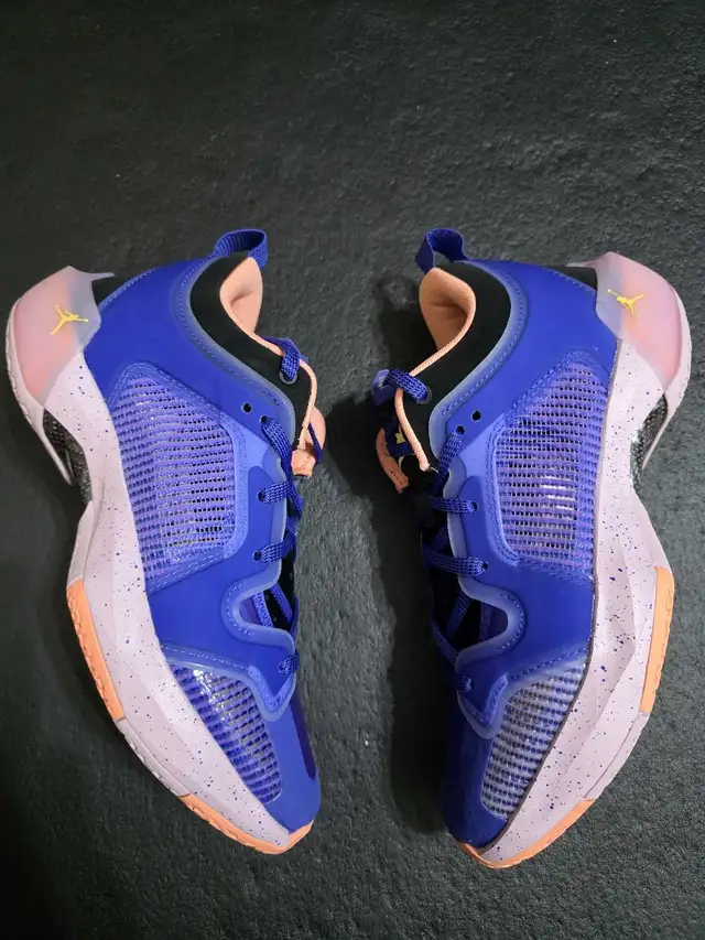 Nike Jordan 37 Low in Men's Shoes in Mississauga / Peel Region - Image 4