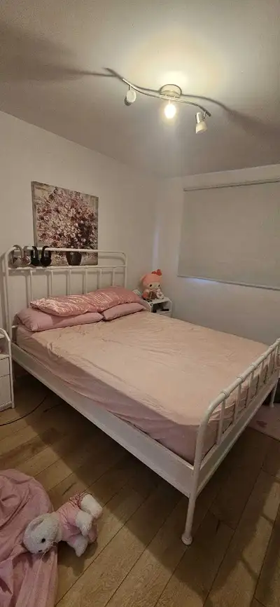 Lit & Matelas Queen, View more