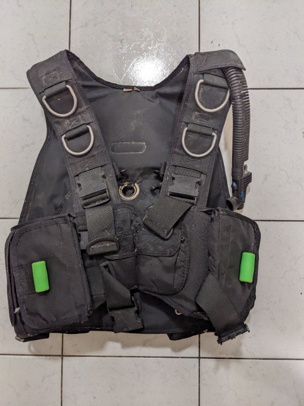 Scuba gear incl. Seaquest BCD(L), regulator, snorkel, mask, etc