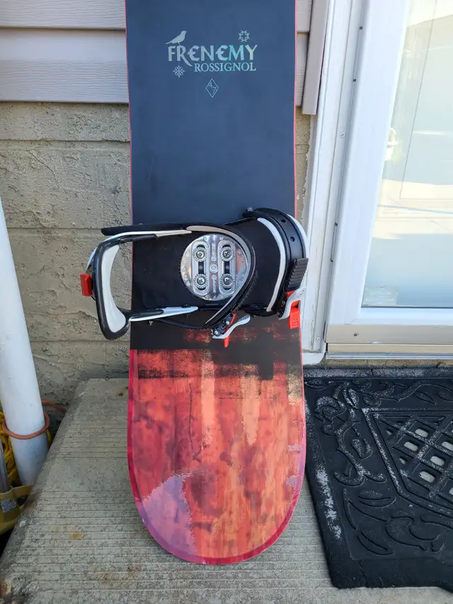 Rossignol 147cm Snowboard with Liquid bindings in Snowboard in Edmonton - Image 4
