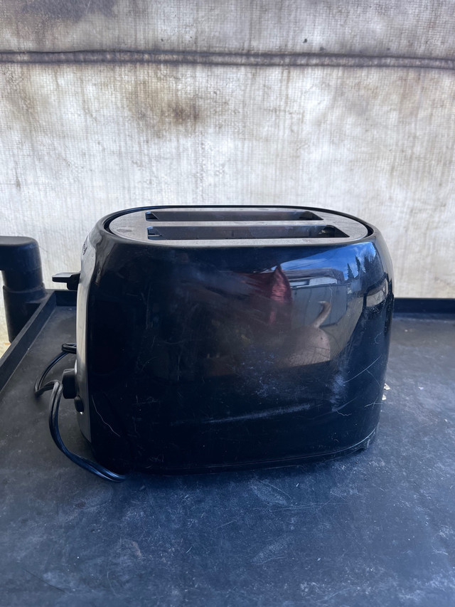 Electric toaster  in Toasters & Toaster Ovens in Edmonton - Image 3