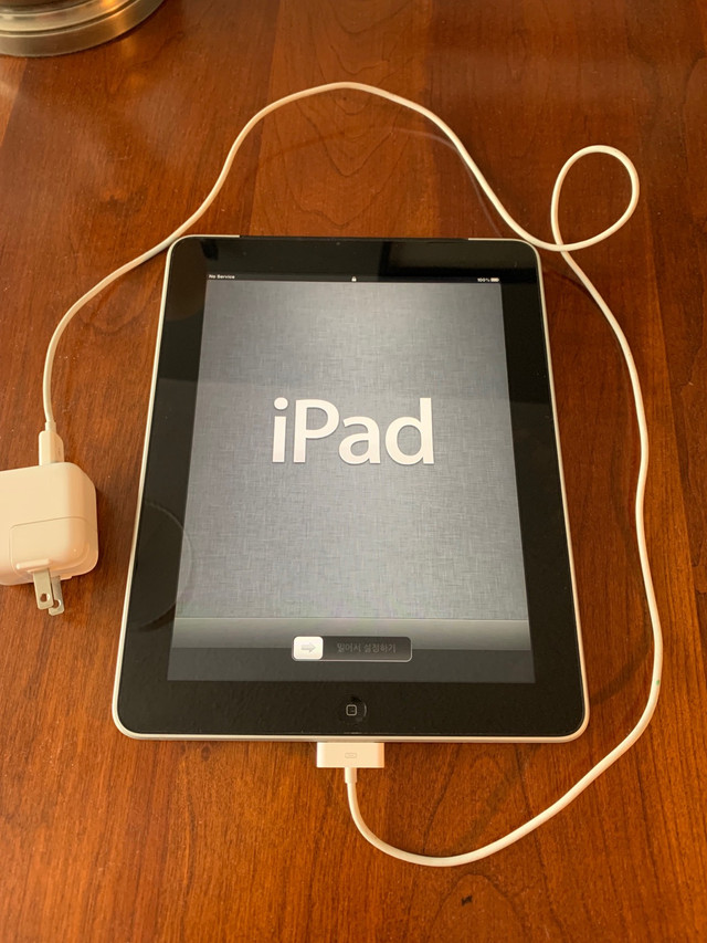 Apple iPad 1st Gen. 64GB (Wi-Fi + 3G) in iPads & Tablets in Mississauga / Peel Region - Image 3