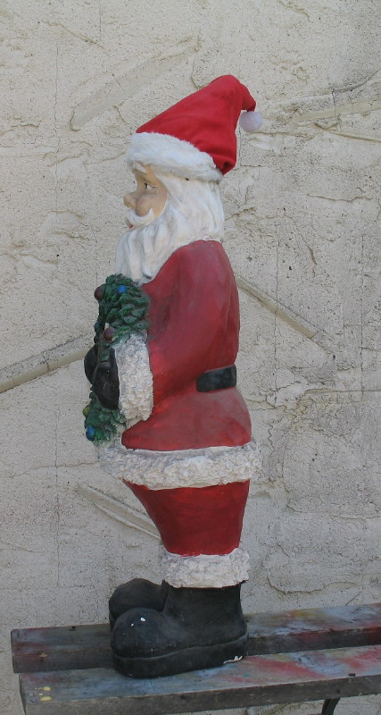 Large Outdoor Santa Claus Ceramic-Welcome Sign- Great Condition- in Outdoor Décor in Edmonton - Image 4