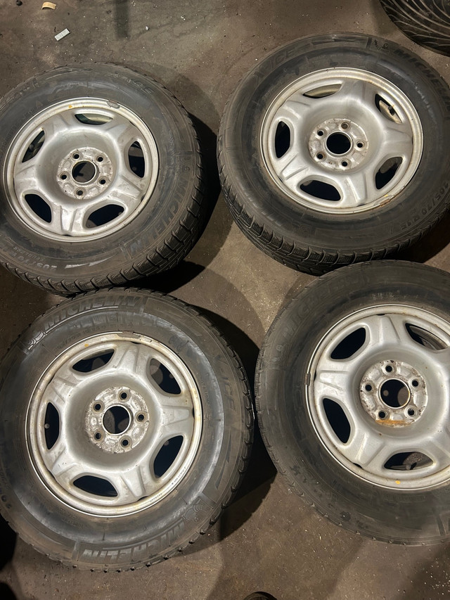 15” steel Rims 5x 114.3 bolt pattern w/ Michelin x ice tires in Tires & Rims in Hamilton