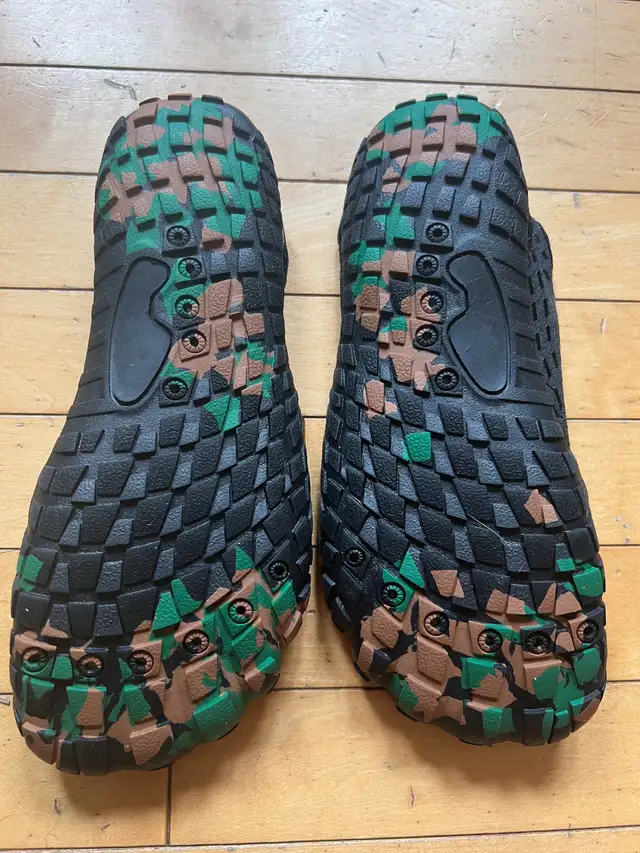 NEW Women's 6 - Men's 4.5 Water Swimming Beach Shoes Footwear in Women's - Shoes in Edmonton - Image 4
