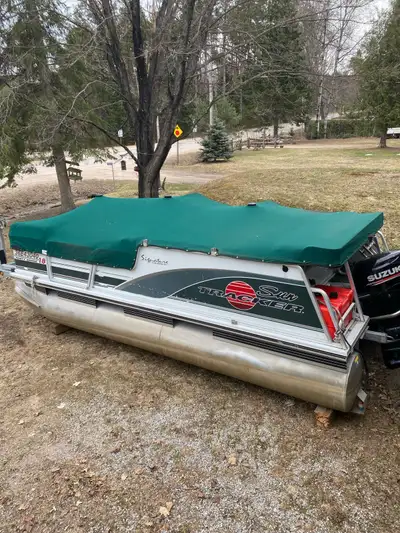 2000 Sun Tracker Party Barge 18 foot 2020 Suzuki 40 hp 4 stroke outboard 2 propellers different pitc...