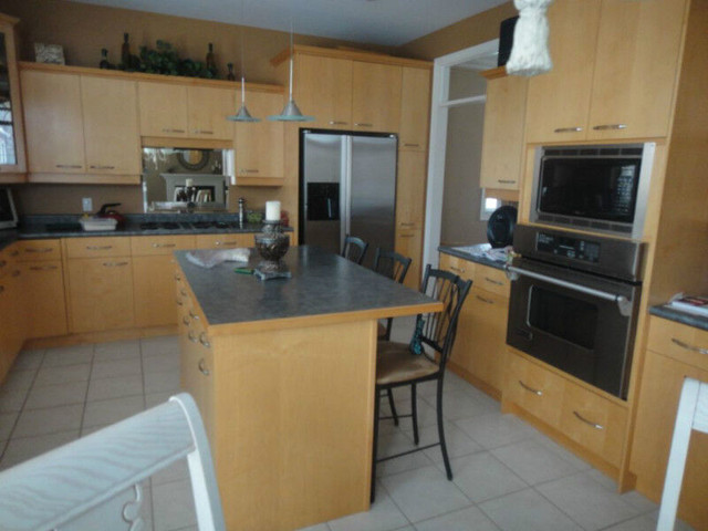 Maple Kitchen Cabinets, Island. Appliances, Oven, fridge, stove. in Cabinets & Countertops in London - Image 4