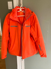 Manteau d’hiver de marque Wedze vendu chez Décathlon