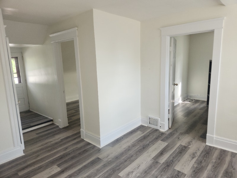 SPACIOUS 3BDRM 2 BATH HOME FOR RENT AVAIL AUG 1st 2700+hydro Long