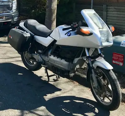 1985 BMW K100 RS motorbike with 100,000 km - original owner. Hard mounted detachable saddlebags