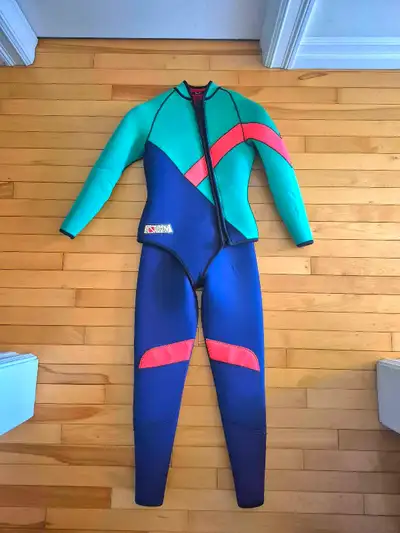 Women's Size Small 7mm Scuba Diving Wetsuit. Good Condition.