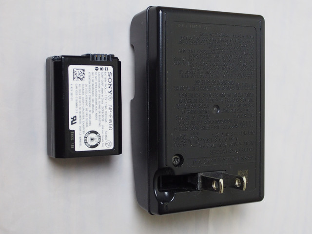 Sony charger and sony NP-FW50 Battery for Sony mirrorless camera in Cameras & Camcorders in Oakville / Halton Region