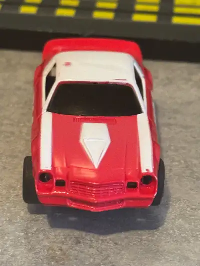1 TYCO Chevrolet Camaro Z28 Red/White Slot Car BEAUTIFUL CAR JUST HAS 3 rub spots where red paint co...
