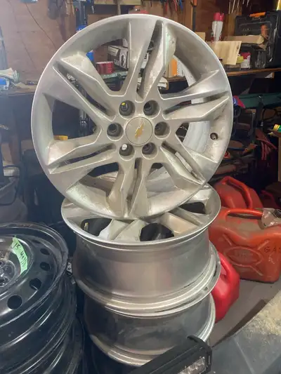 Used Chevy wheels. 18 inch. 6x120.7 bolt pattern. No sensors.