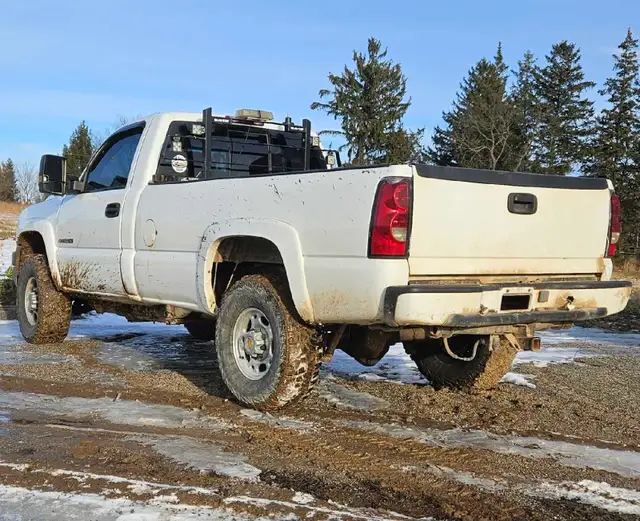 2002 Chevy Silverado 2500HD  in Cars & Trucks in Brantford - Image 3
