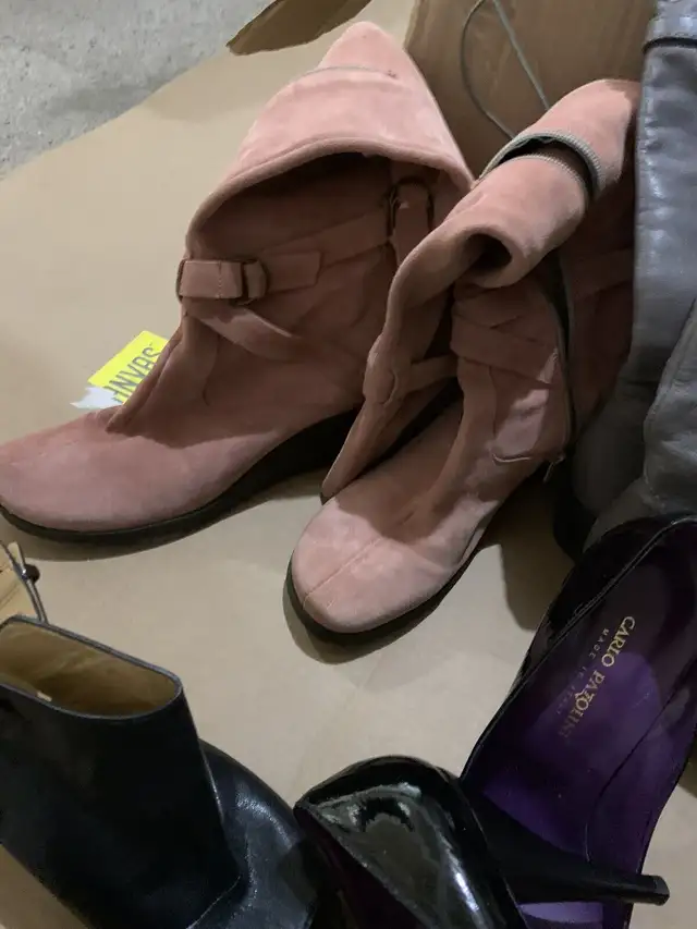 Woman’s designer  in Garage Sales in Mississauga / Peel Region - Image 4