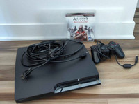 PlayStation 3 avec manette et Assassin's Creed Brotherhood