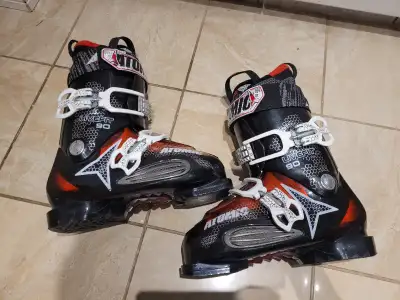 Atomic LiveFIt90 downhill ski boots. size 26-26.5_309 mm, View more