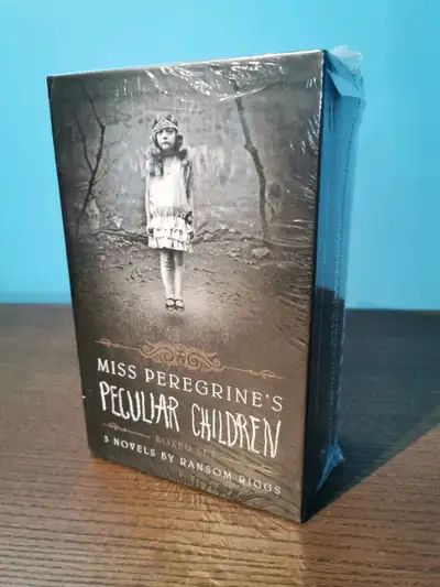 Miss Peregrine's Peculiar Children Hardcover box set NEW, Voir plus