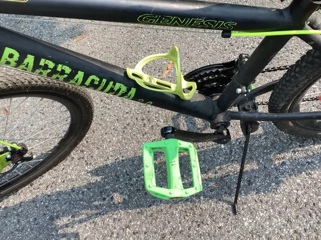 Genesis Barracuda 2.0 Disc Youth Mountain Bike 24 inch  in Mountain in City of Montréal - Image 3