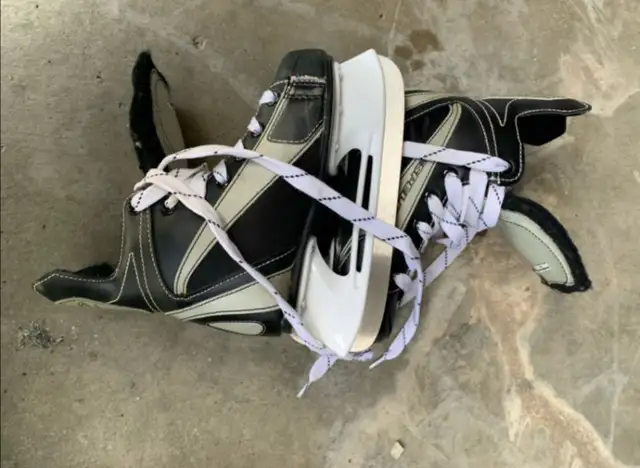 hockey skates kids (size 12) in Skates & Blades in Kitchener / Waterloo - Image 2