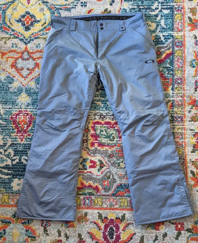 Oakley Grey Snowboard/Ski Pants (XL) in Ski in Calgary - Image 2
