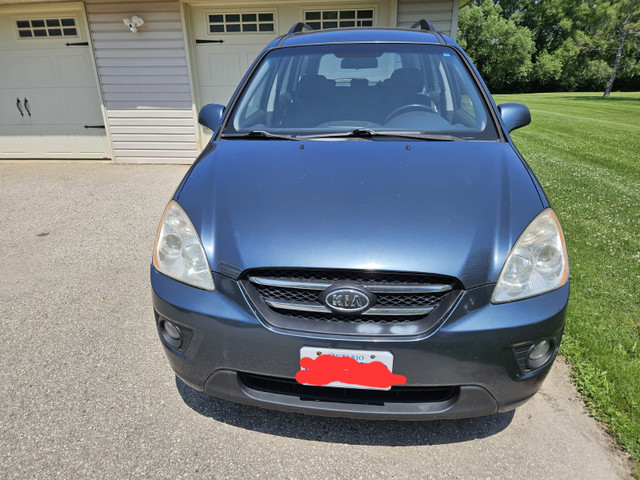 2009 Kia Rondo in Cars & Trucks in Kitchener / Waterloo - Image 4