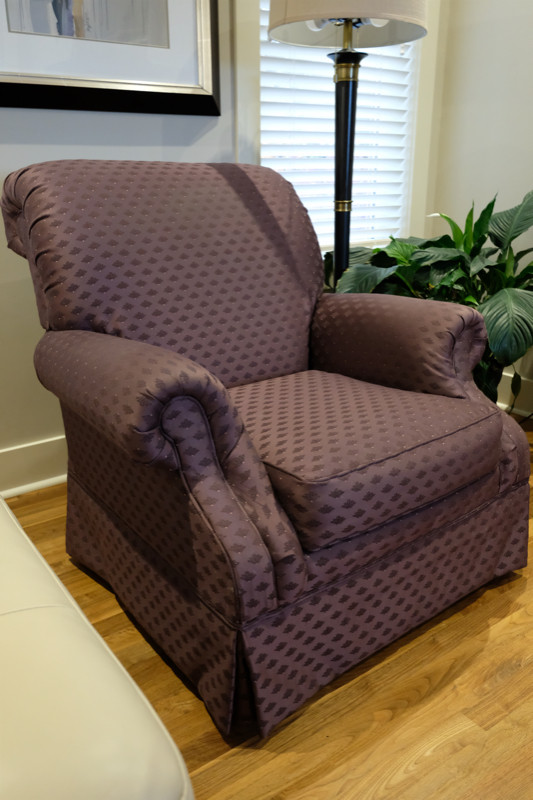 ACCENT CHAIR in Chairs & Recliners in Calgary - Image 3