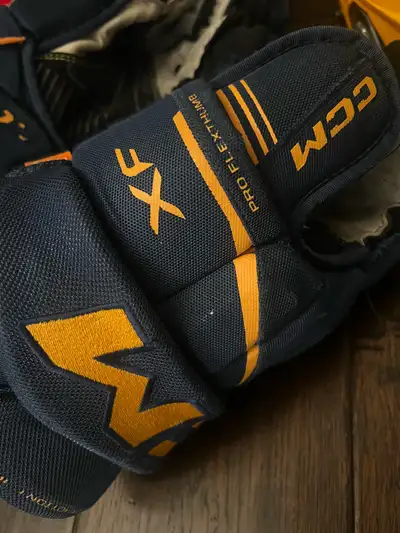 ccm senior xf pro  hockey gloves size 14, View more